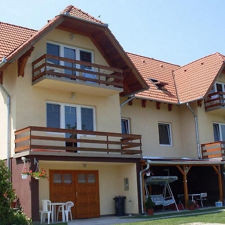 Lala Apartmanok Balatonboglár Buitenkant foto
